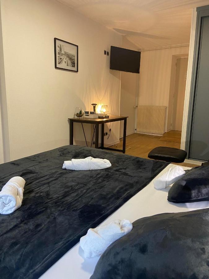 Hotel Du Cerf La Guerche-sur-l'Aubois Habitación foto