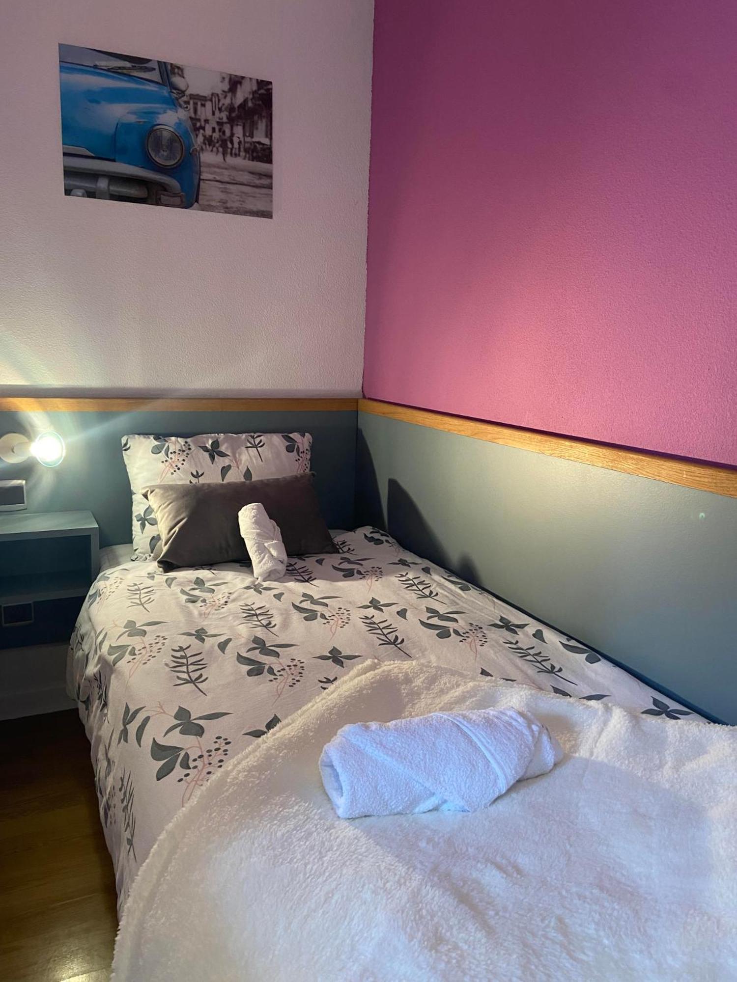 Hotel Du Cerf La Guerche-sur-l'Aubois Habitación foto
