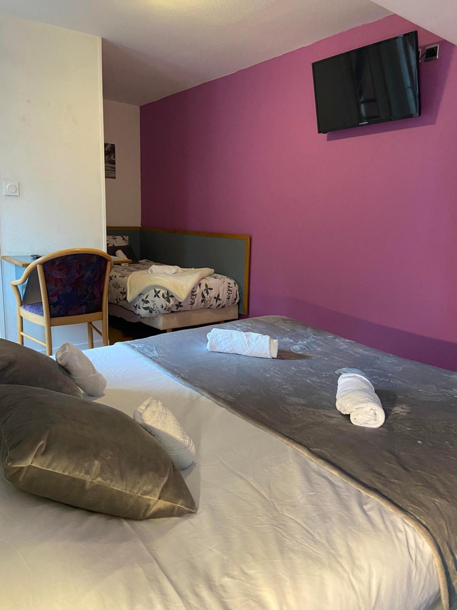 Hotel Du Cerf La Guerche-sur-l'Aubois Habitación foto